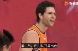 包含国安场边指挥情绪激动，AC米兰队员怒摔水瓶的词条